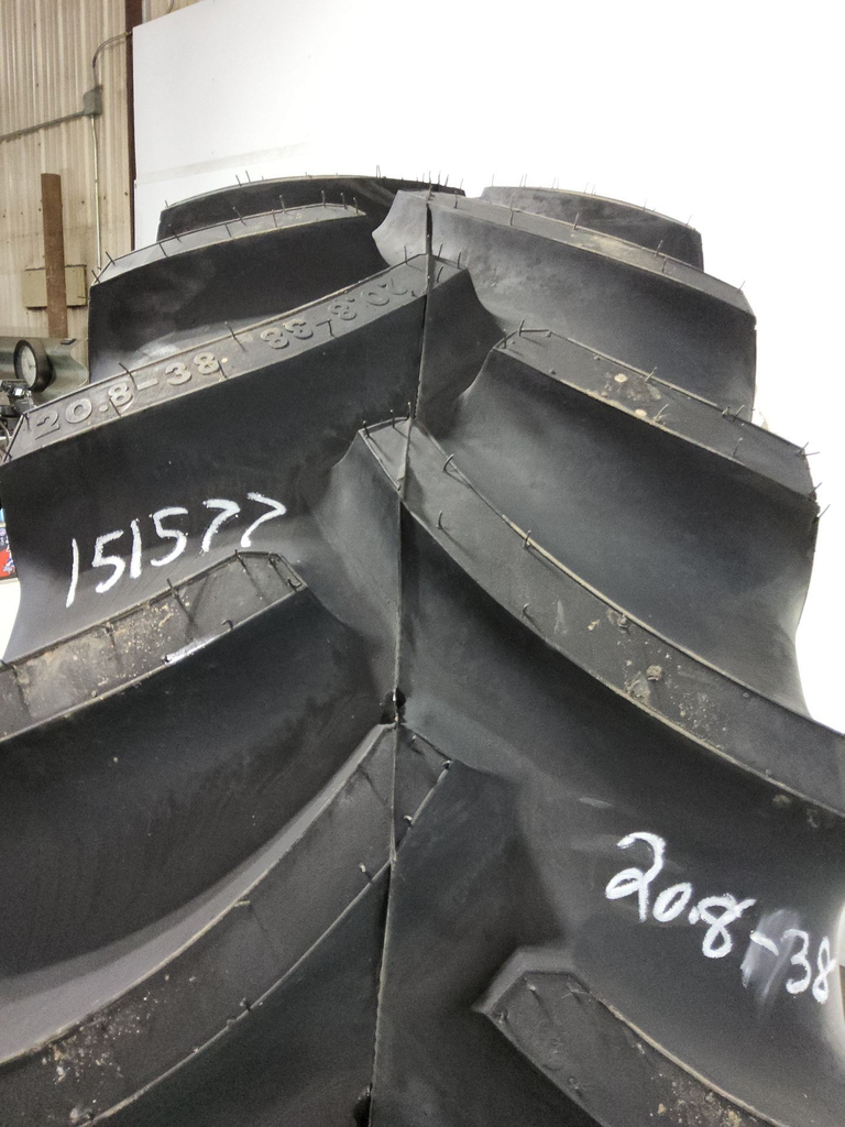 20.8-38 Titan Farm Hi Power Lug R-1 D (8 Ply), 99%