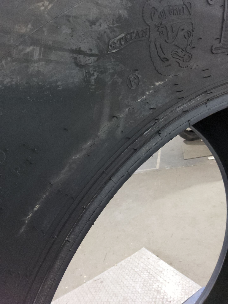 20.8-38 Titan Farm Hi Traction Lug R-1 D (8 Ply), 99%