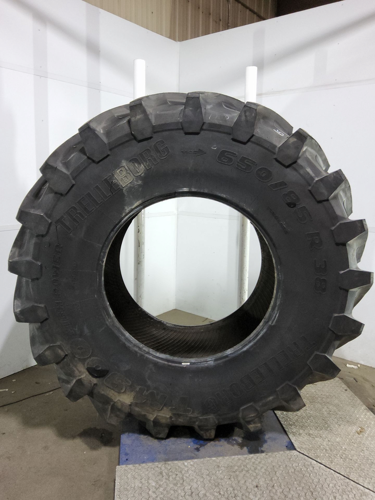650/85R38 Trelleborg TM900 High Power R-1W 173D 99%