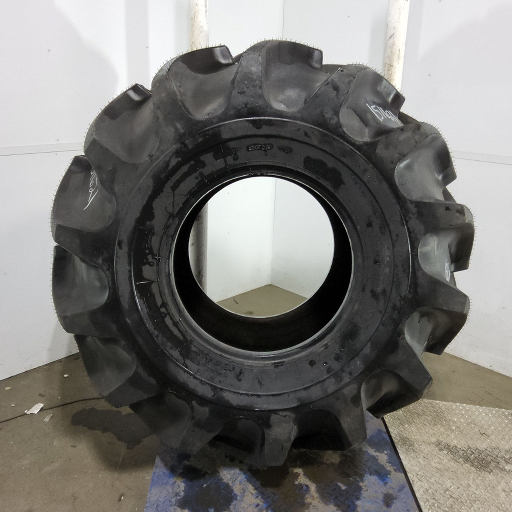 28L-26 Goodyear Farm Special Sure Grip TD8 R-2 F (12 Ply), 99%