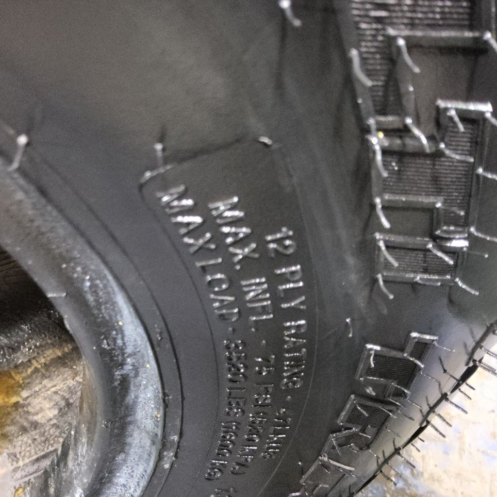31x13.50-15NHS Titan Farm Multi Trac C/S HF-1 F (12 Ply)