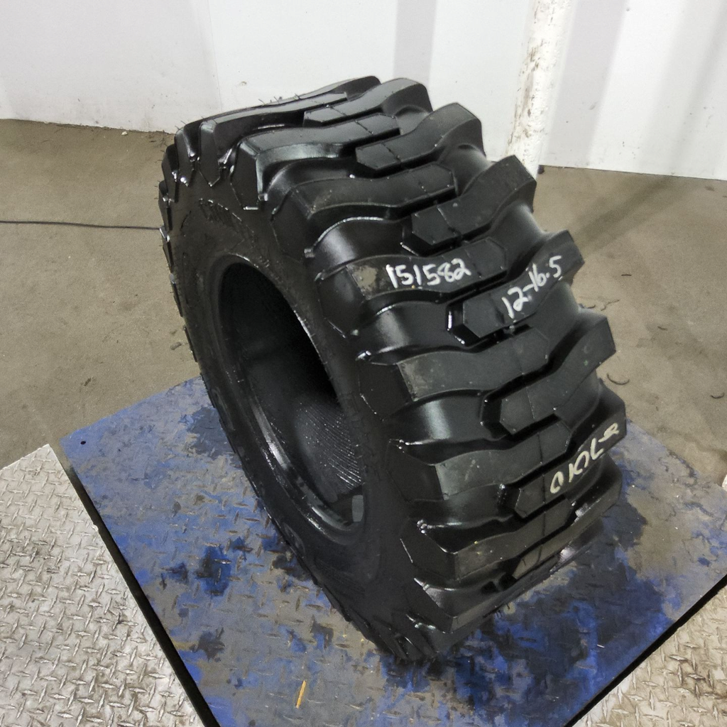 12-16.5 Titan Farm Contractor FWD SS R-4 C (6 Ply), 99%