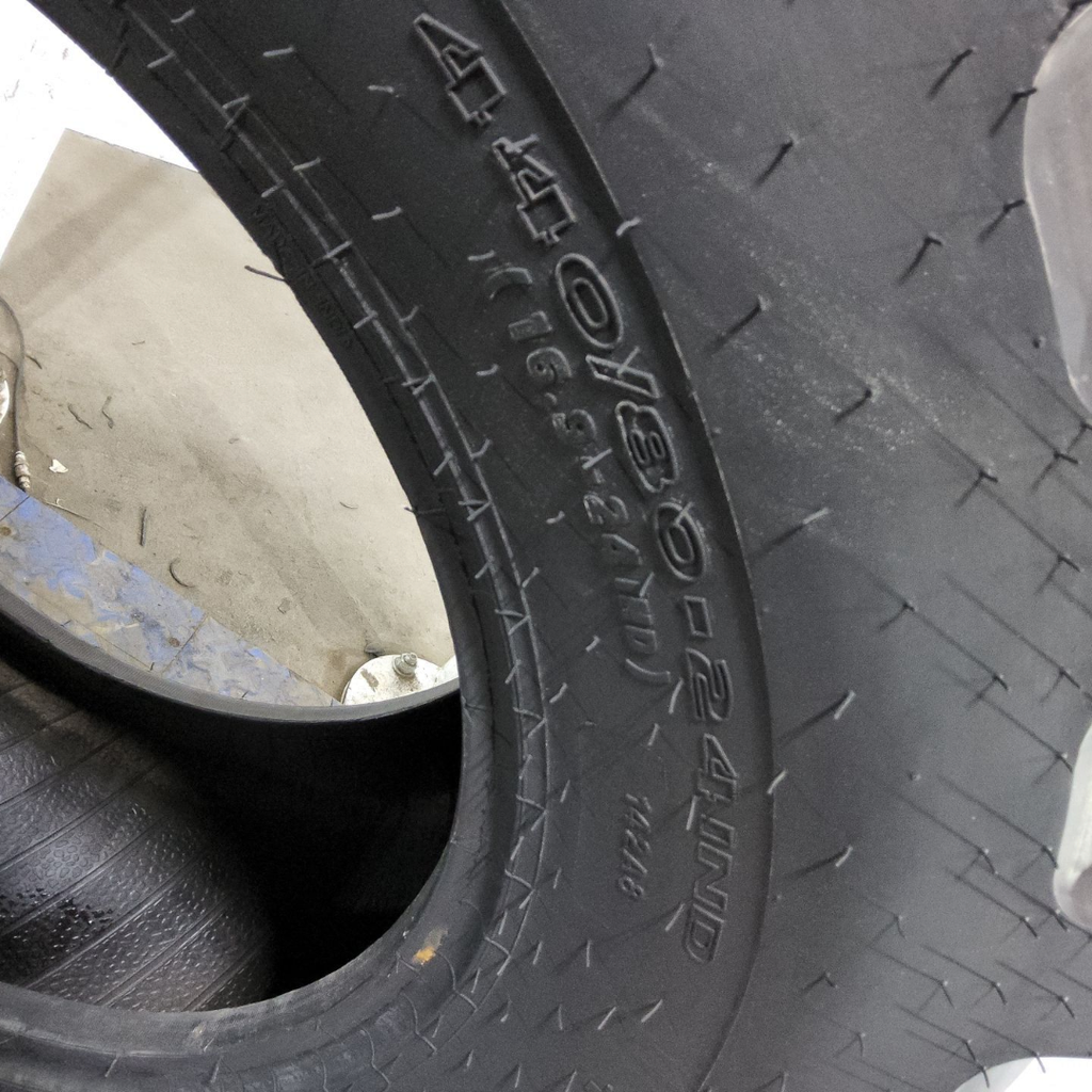 16.9-24 Galaxy Super Industrial Lug R-4 D (8 Ply), 99%