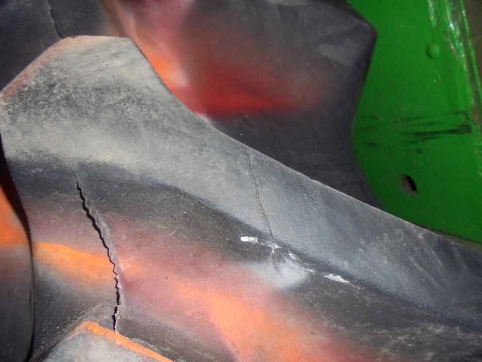 20.8/-38 Firestone Champion Spade Grip R-2, D (8 Ply) 45%
