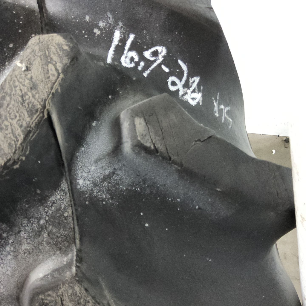 16.9-26 Goodyear Farm Dyna Torque II R-1 E (10 Ply), 95%