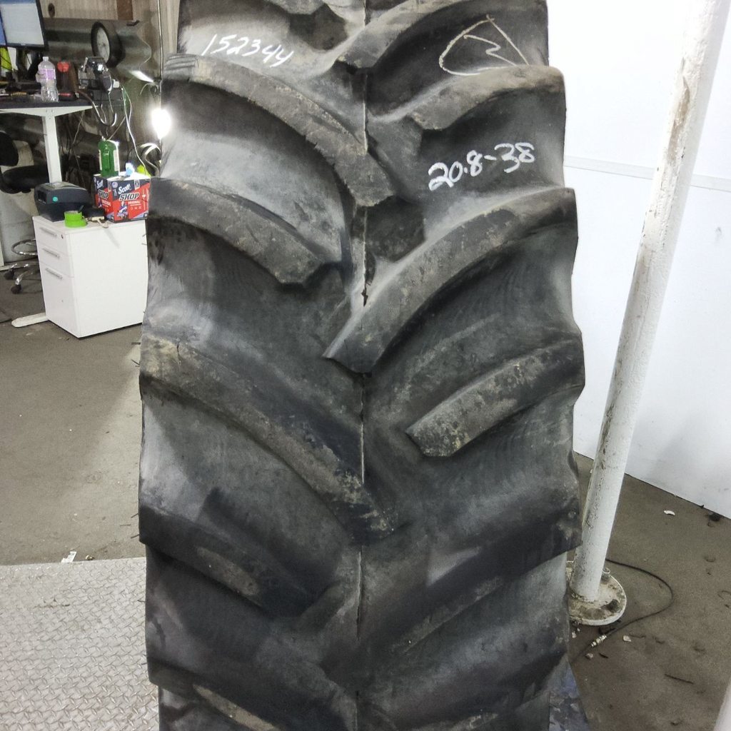 20.8-38 Titan Farm Hi Traction Lug R-1 D (8 Ply), 80%