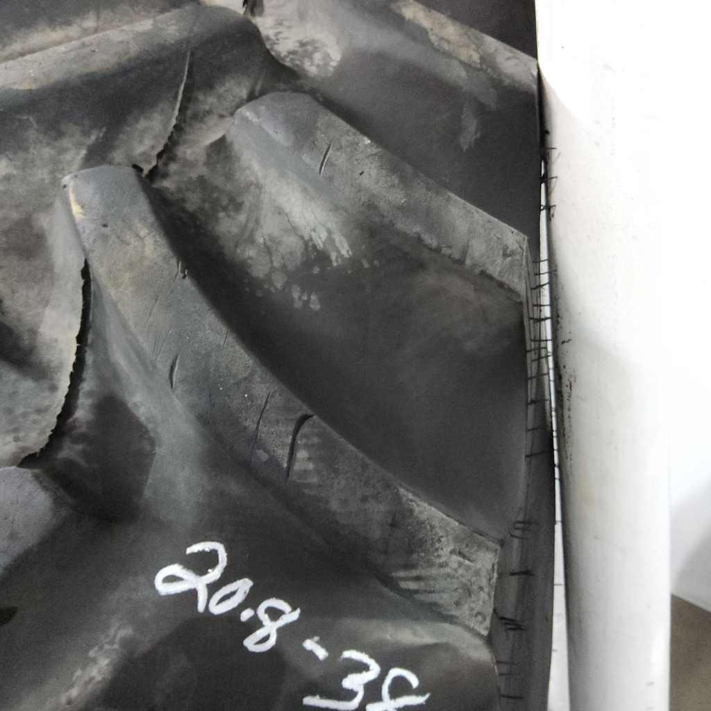 20.8-38 Titan Farm Hi Traction Lug R-1 D (8 Ply), 90%