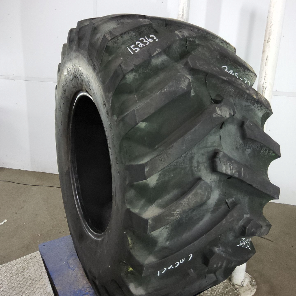 30.5L-32 Firestone All Traction 23 R-1 F (12 Ply), 85%