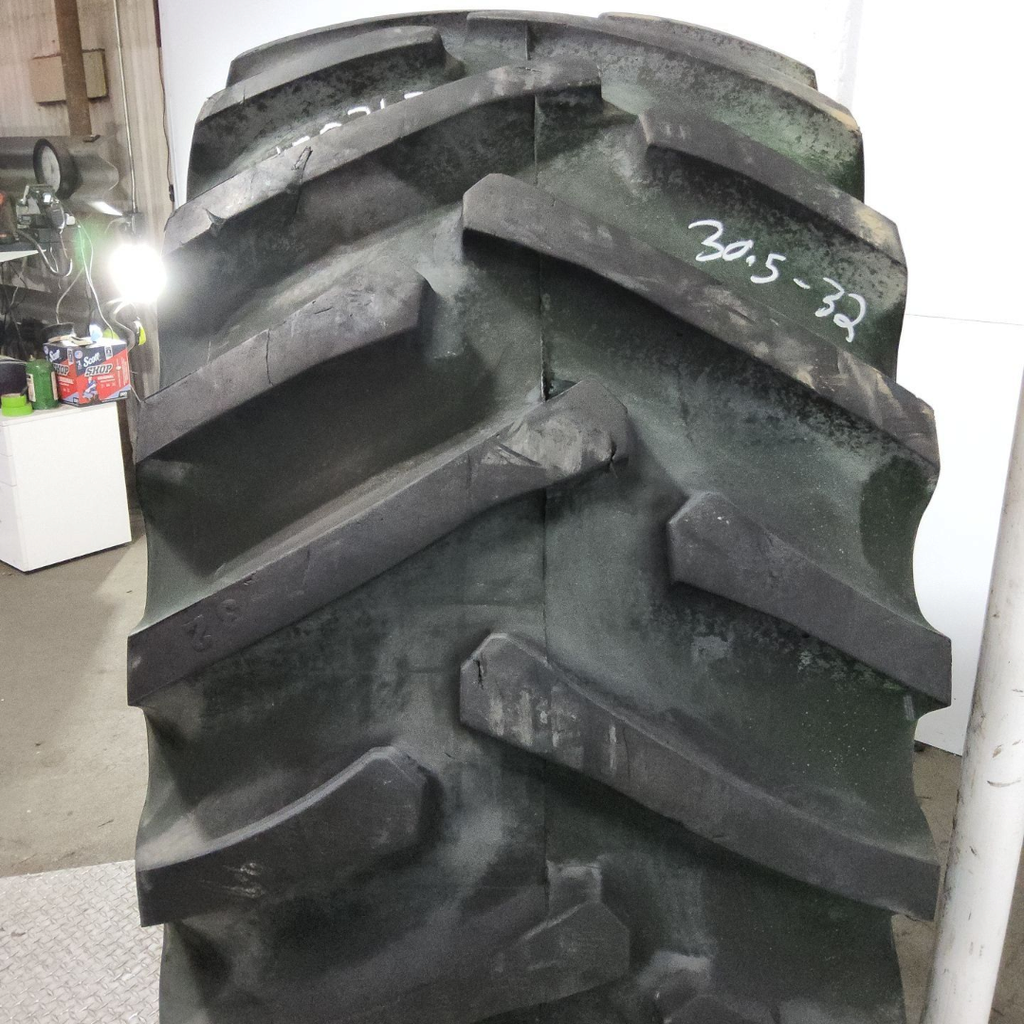 30.5L-32 Firestone All Traction 23 R-1 F (12 Ply), 85%