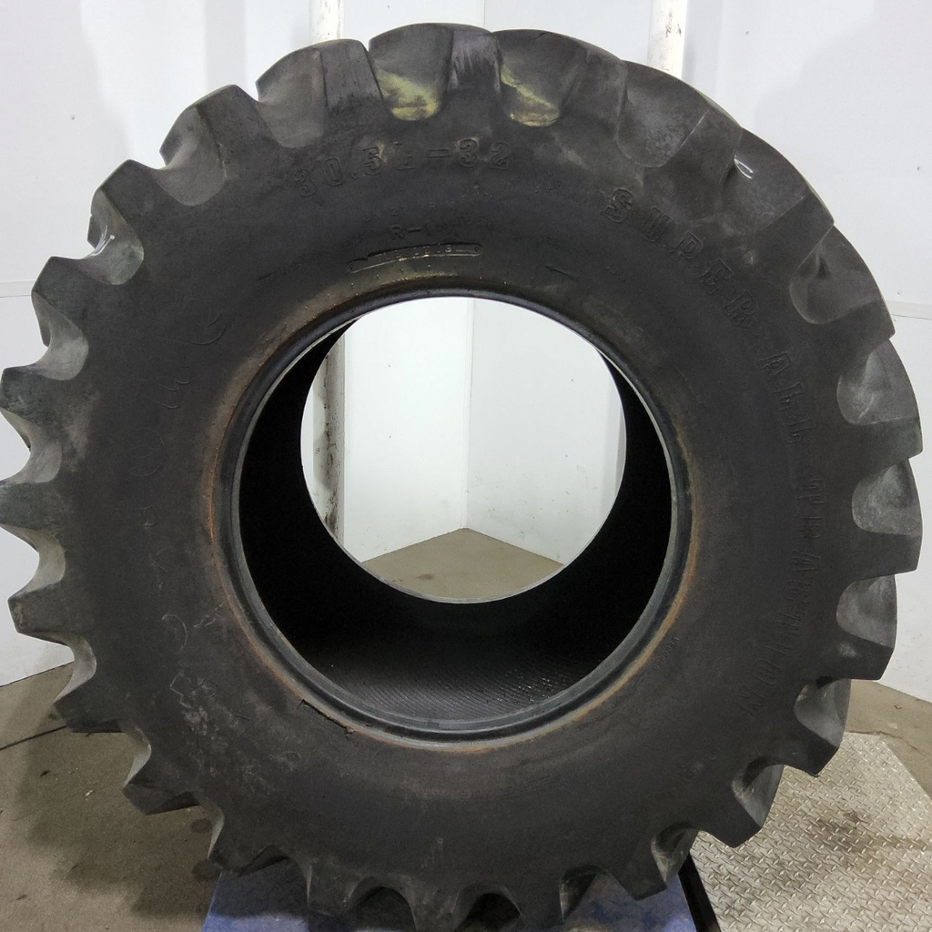 30.5L-32 Firestone Super All Traction 23 R-1 F (12 Ply), 90%