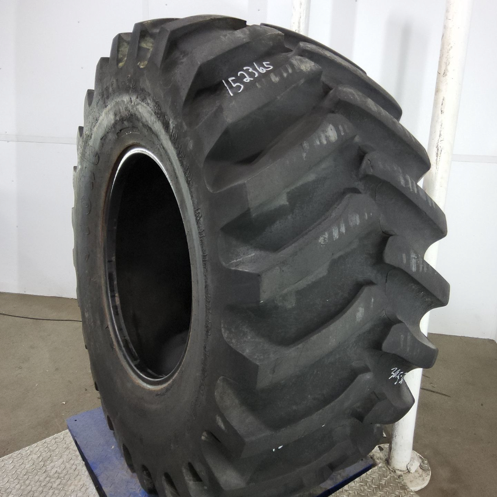 30.5L-32 Firestone Super All Traction 23 R-1 F (12 Ply), 90%