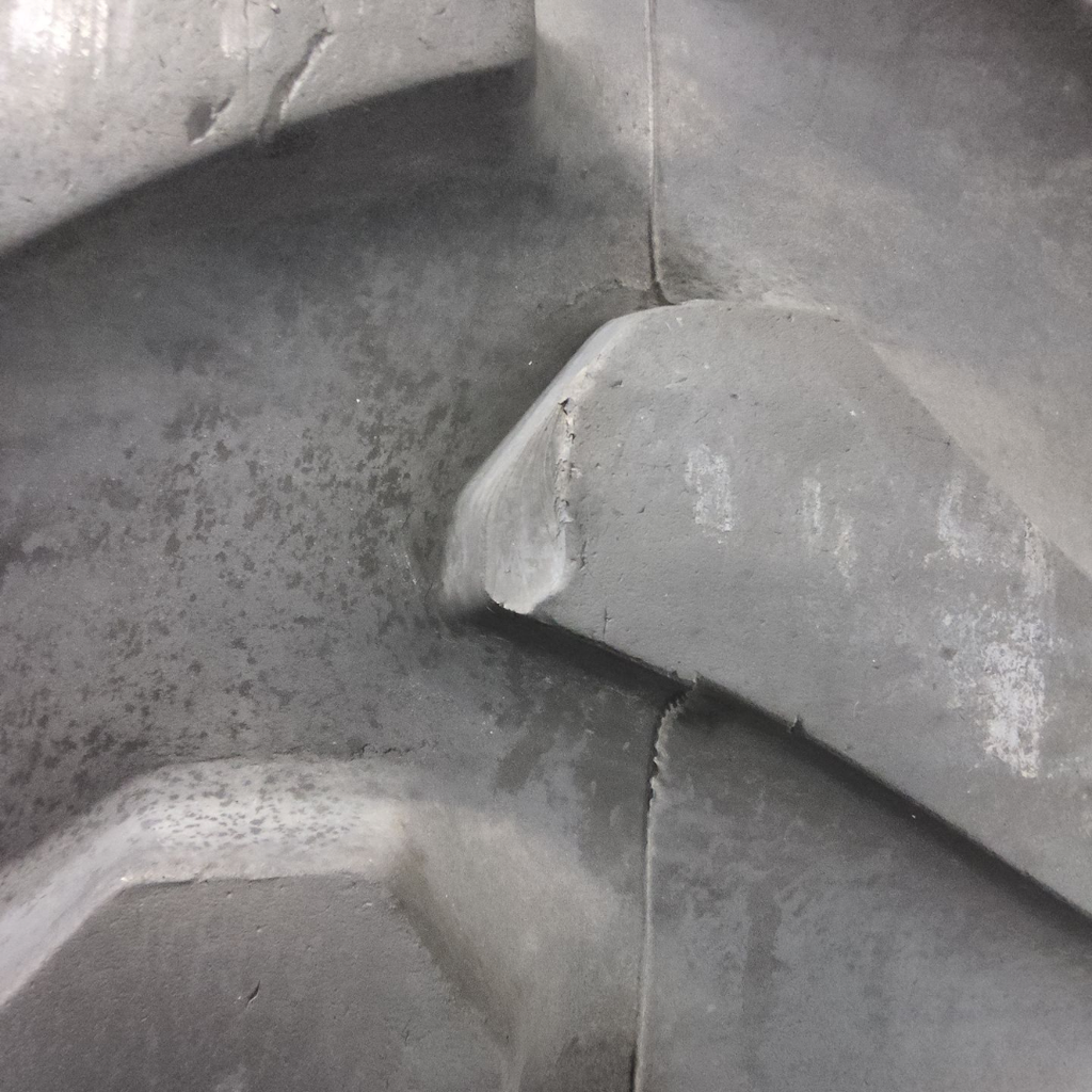 30.5L-32 Firestone Super All Traction 23 R-1 F (12 Ply), 90%