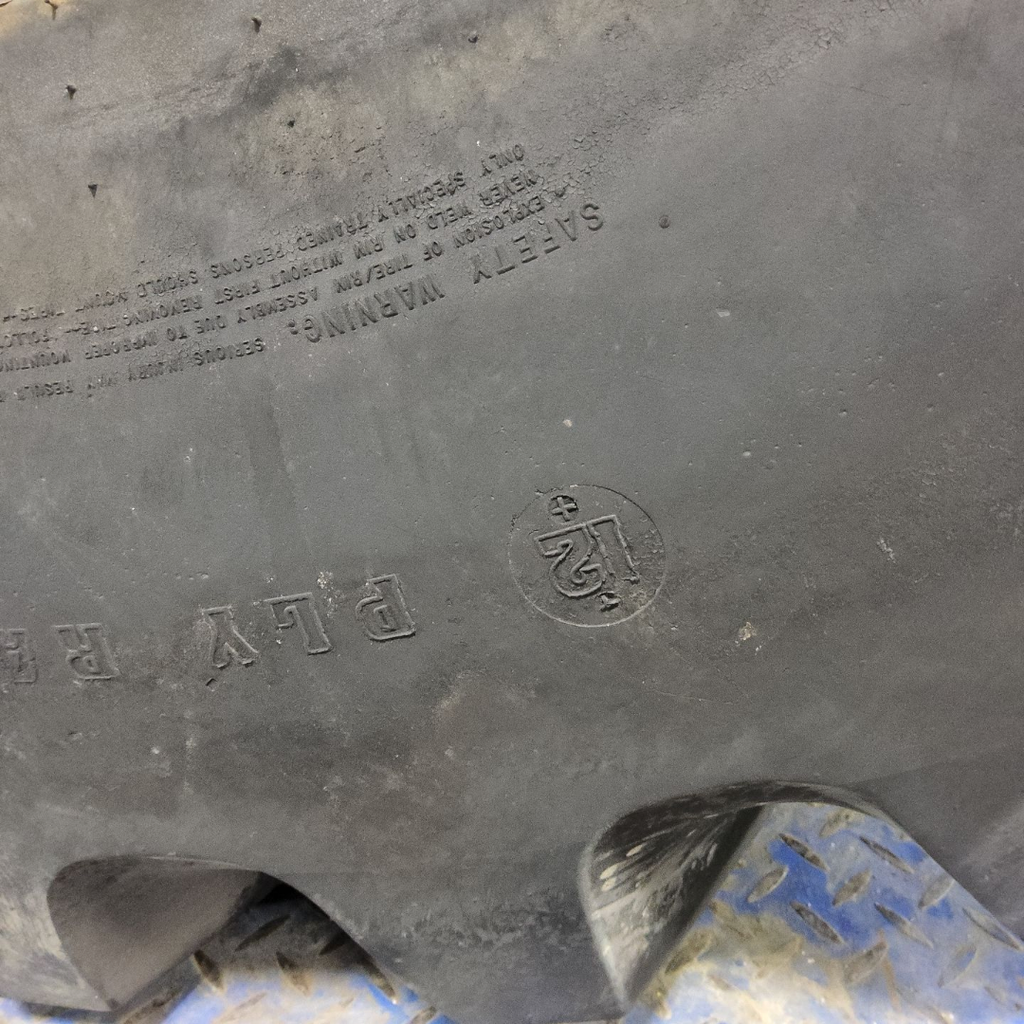 30.5L-32 Firestone Super All Traction 23 R-1 F (12 Ply), 90%