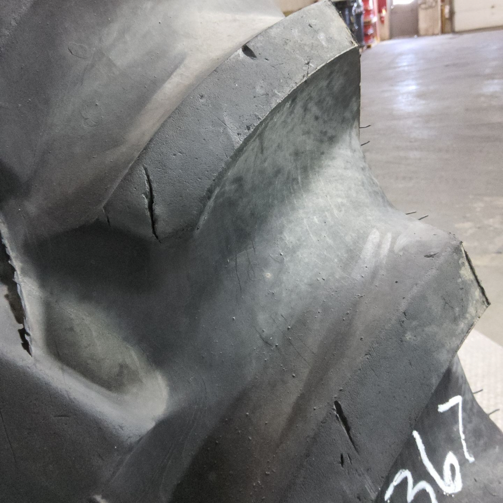 20.8-38 Titan Farm Hi Traction Lug R-1 D (8 Ply), 85%