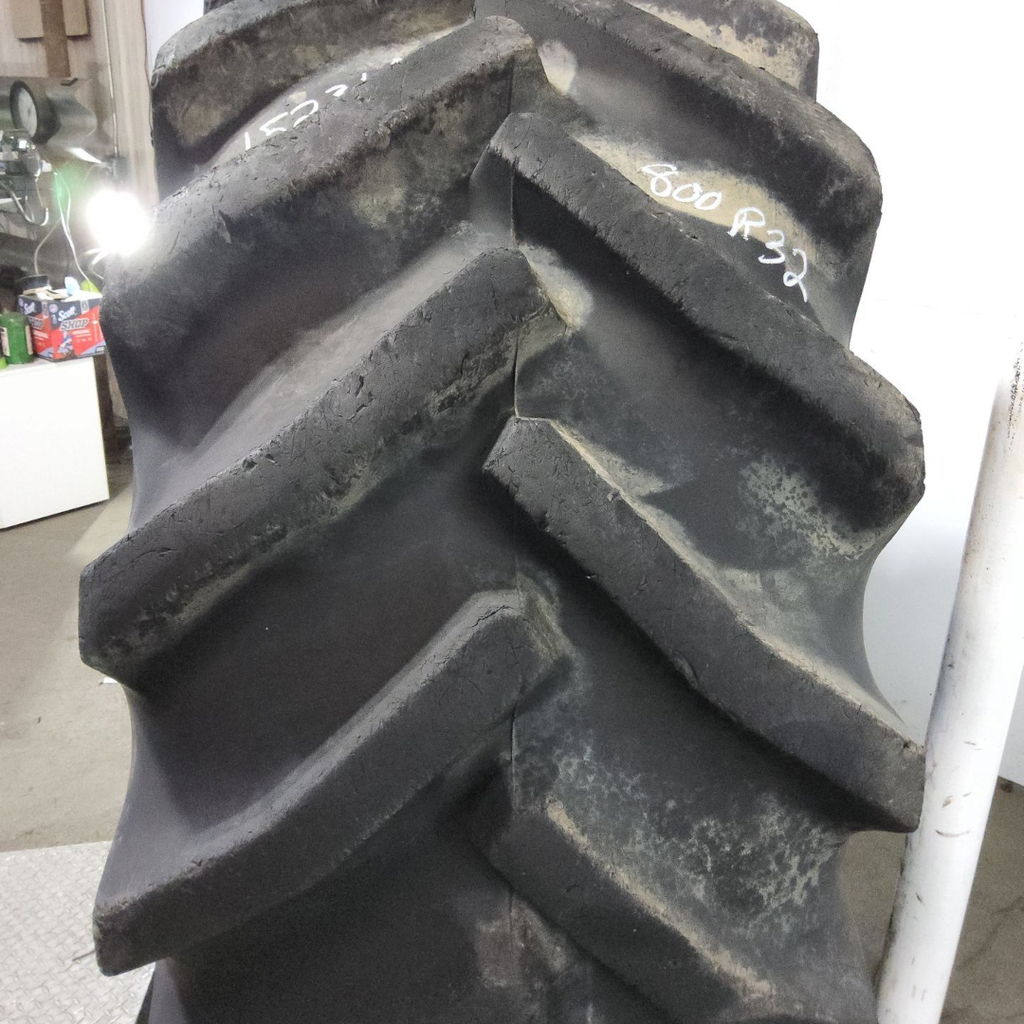 800/65R32 Goodyear Farm Super Traction Radial R-1W 172B 90%