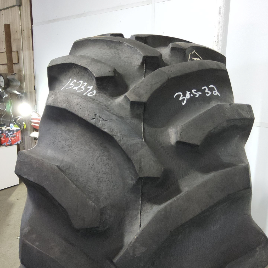 30.5L-32 Goodyear Farm Dyna Torque II R-1 G (14 Ply), 90%