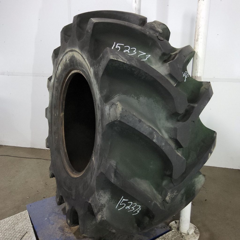 30.5L-32 Firestone Champion Spade Grip R-2 F (12 Ply), 80%