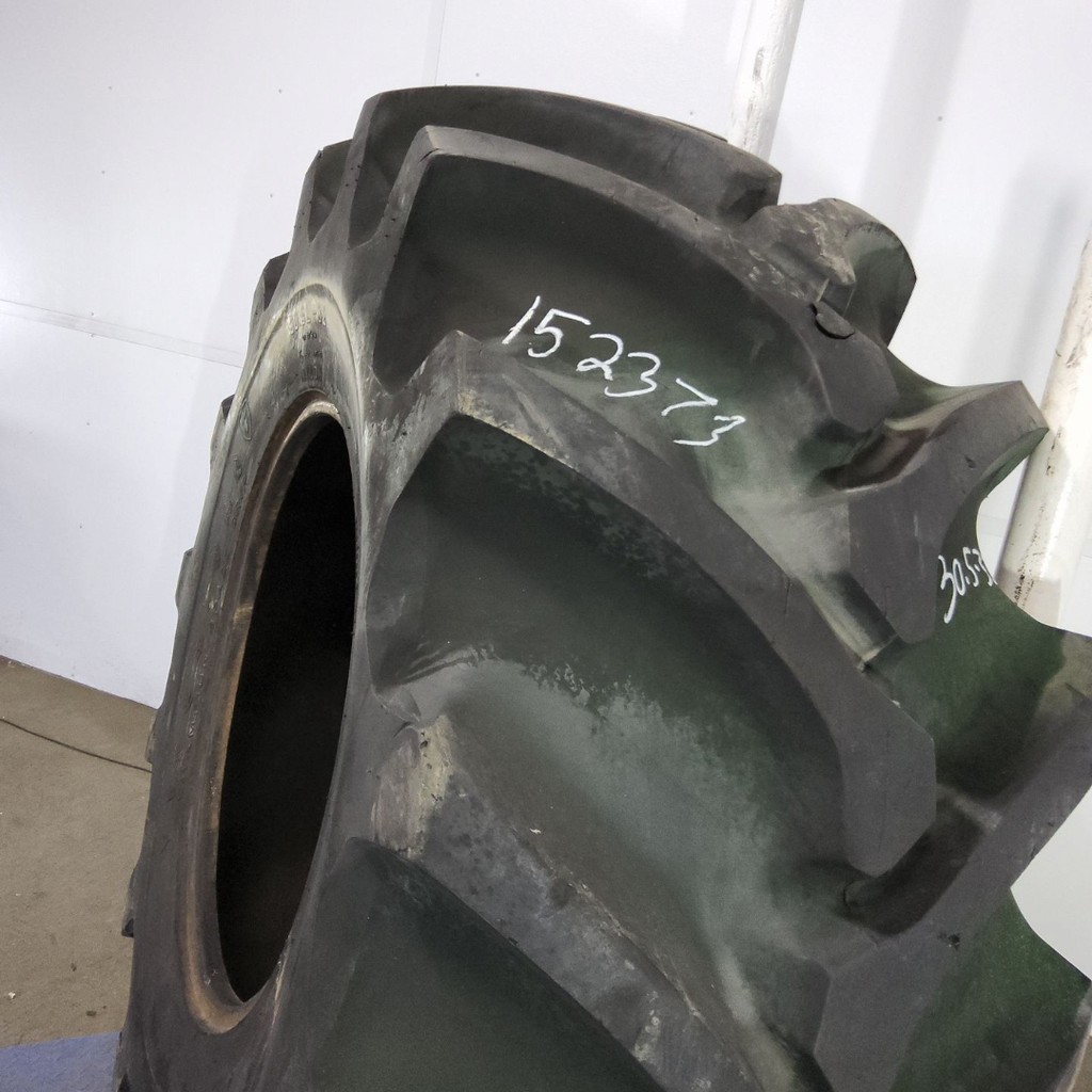 30.5L-32 Firestone Champion Spade Grip R-2 F (12 Ply), 80%
