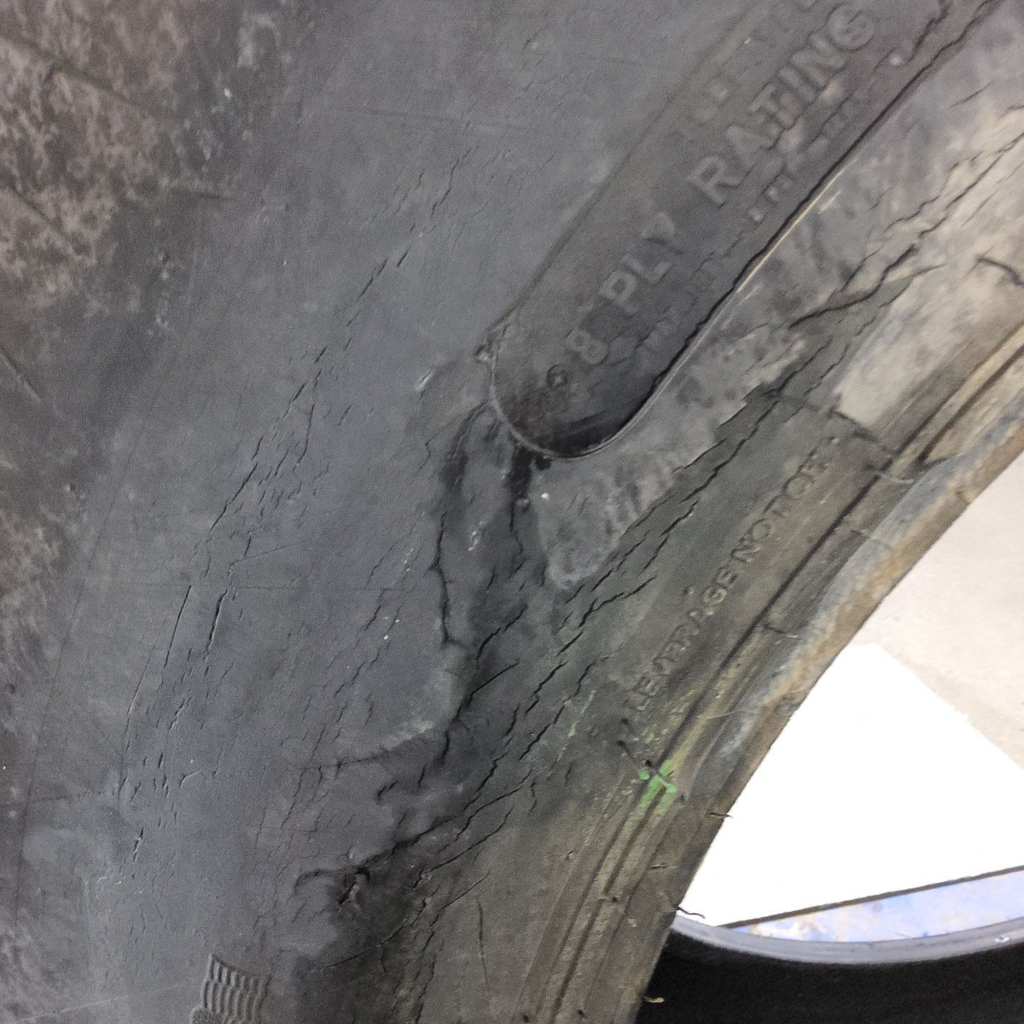 20.8-38 Titan Farm Hi Traction Lug R-1 D (8 Ply), 75%