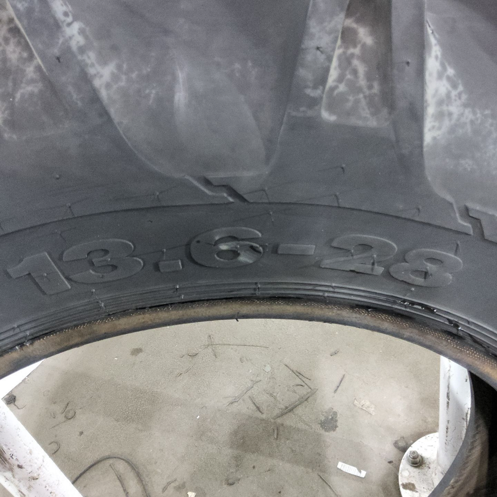 13.6-28 Carlisle CSL24 R-1 C (6 Ply), 85%