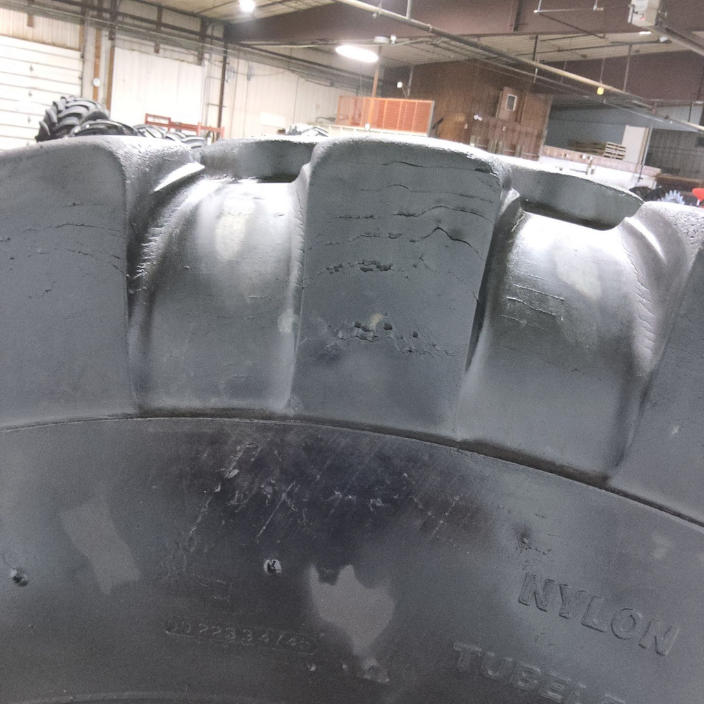 23.5-25 Solideal Loadmaster E-3/G-3/L-3 L (20 Ply), 80%