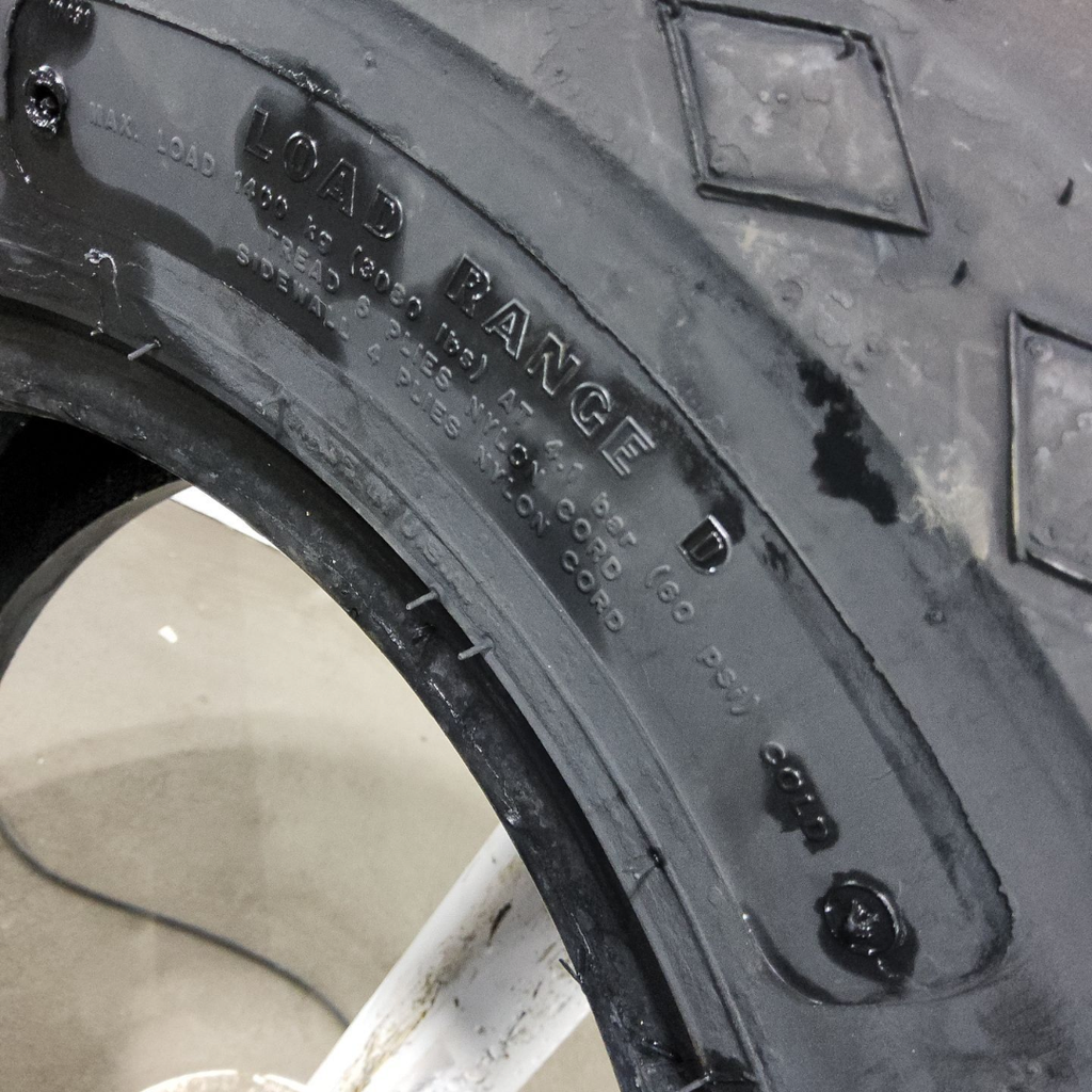 11L-15FI Goodyear Farm FI Highway Service I-1 D (8 Ply), 99%