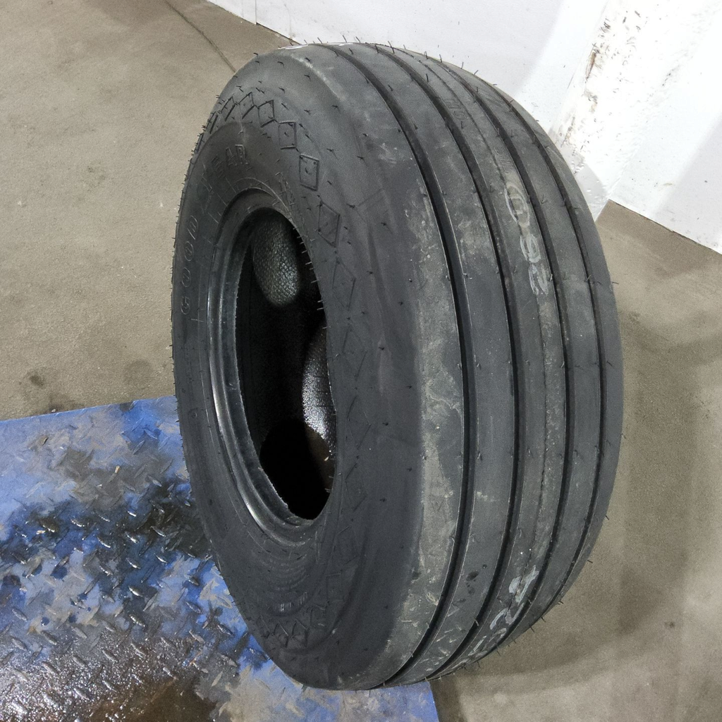 11L-15FI Goodyear Farm FI Highway Service I-1 D (8 Ply), 99%