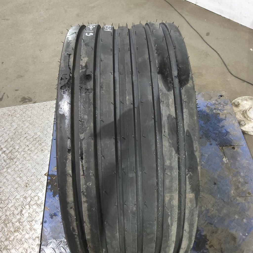 31x13.50-15 Titan Farm Flo-Trac Rib HF-1 G (14 Ply), 99%