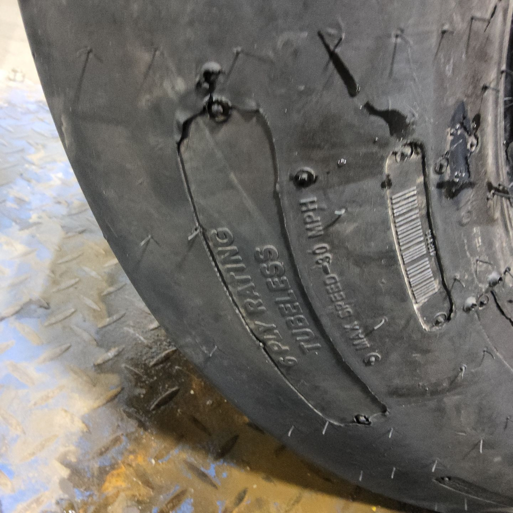 31x13.50-15 Titan Farm Flo-Trac Rib HF-1 C (6 Ply), 99%