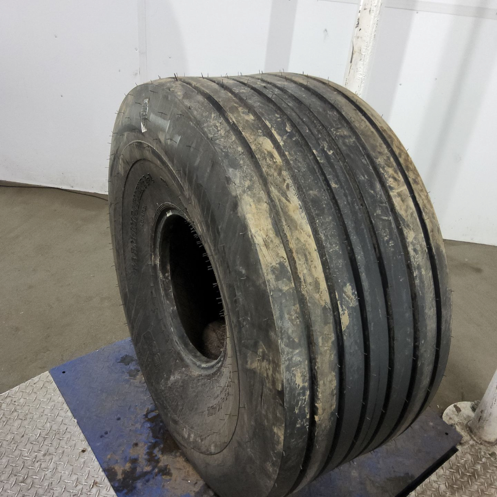 21.5L-16.1 BKT Tires Farm Implement  I-1 D (8 Ply), 99%