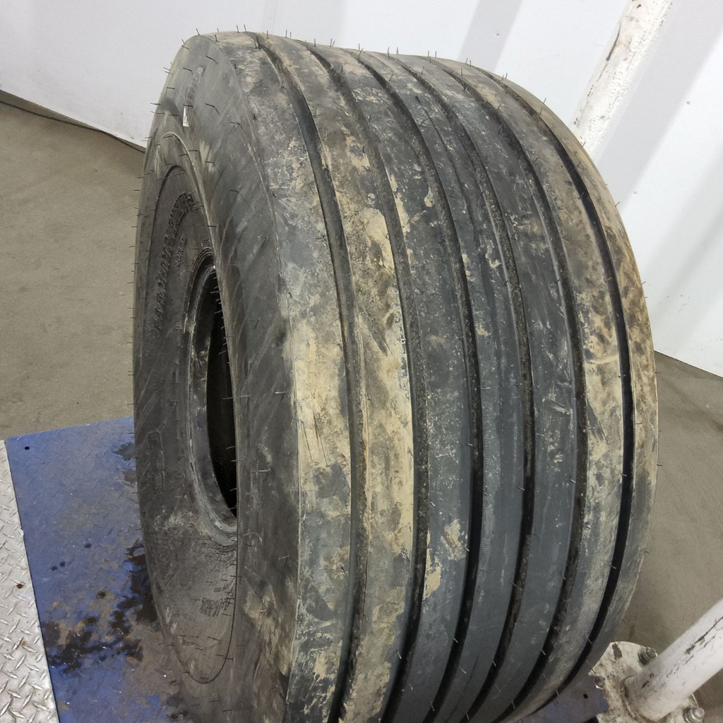 21.5L-16.1 BKT Tires Farm Implement  I-1 D (8 Ply), 99%