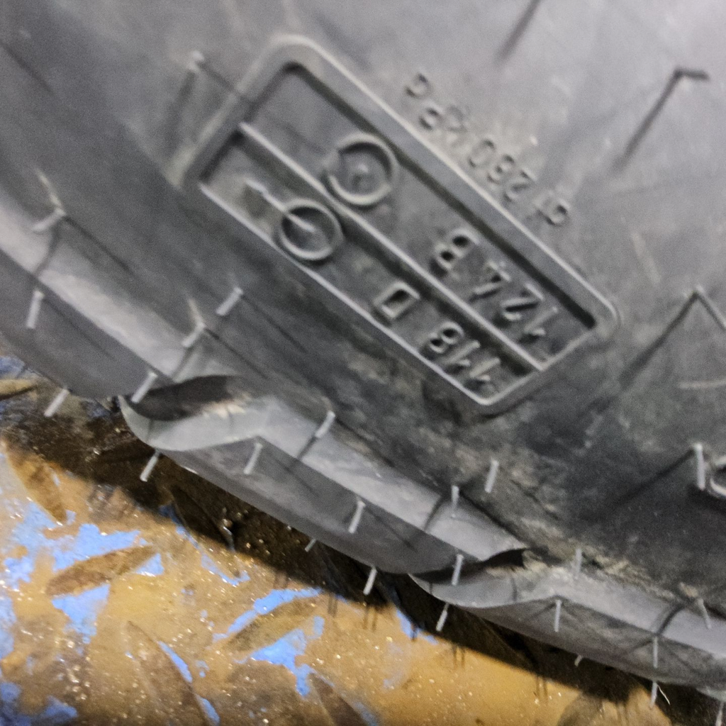 340/60R15 Alliance 352 Air Seeder R-3 124B 99%