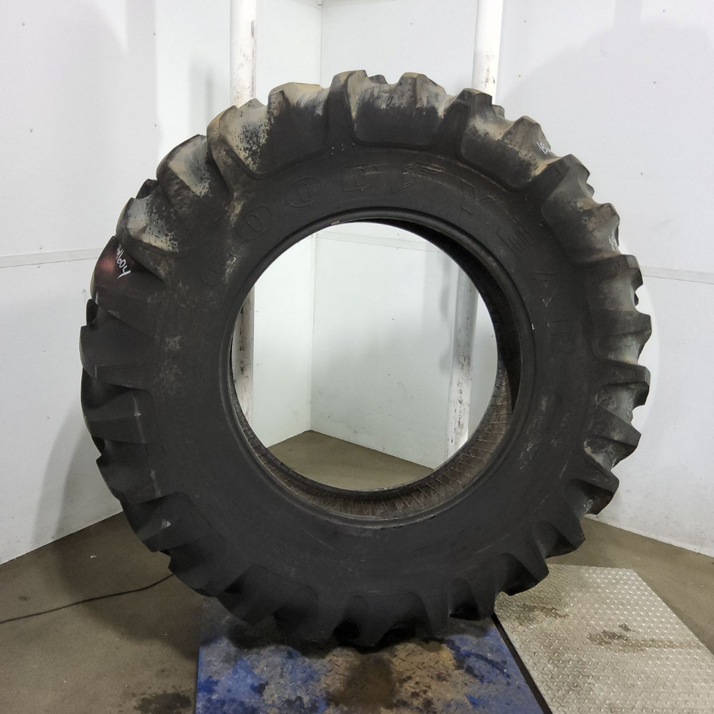 20.8-38 Goodyear Farm Dyna Torque II R-1 E (10 Ply), 90%