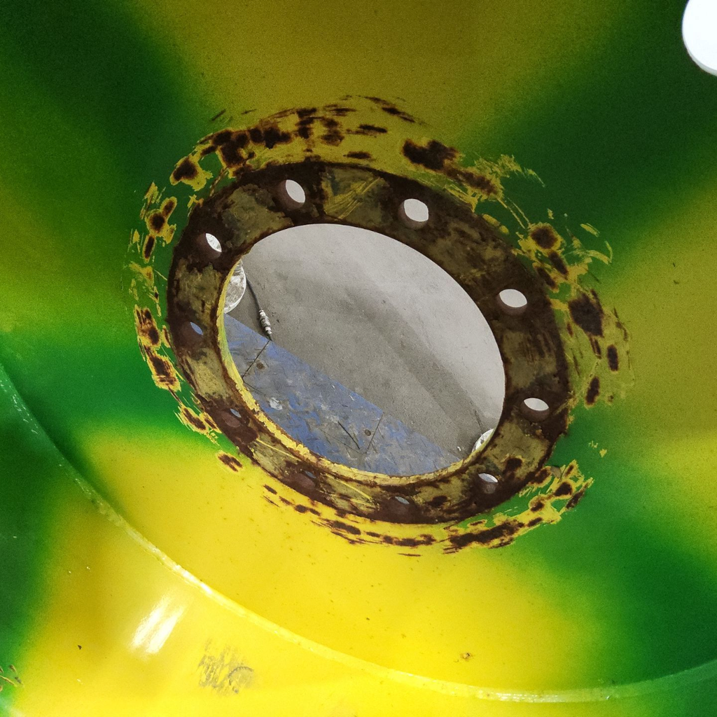 18"W x 38"D, John Deere Yellow 10-Hole Flat Plate Sprayer