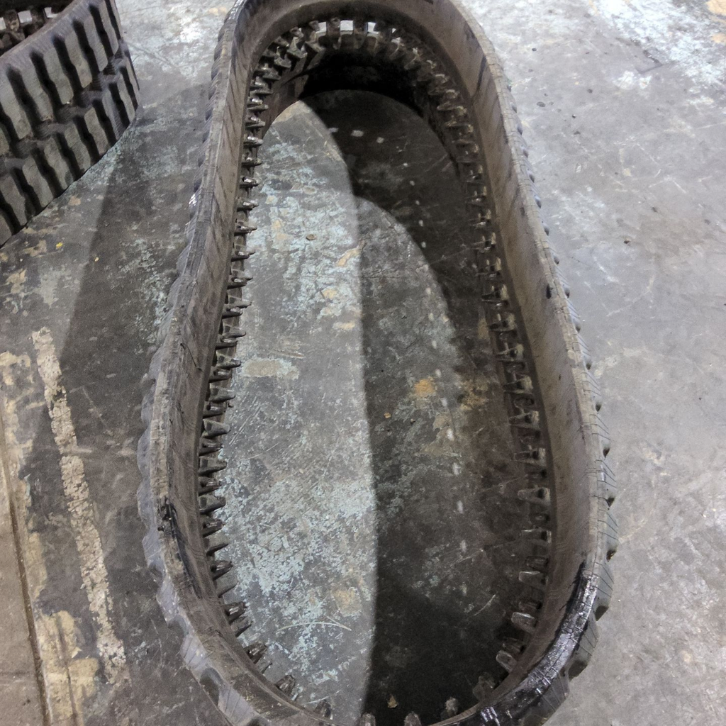 Unknown Track 333P John Deer Rubber Track, 450x58x86, 18x58, 95%