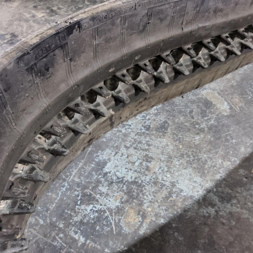 Unknown Track 333P John Deer Rubber Track, 450x58x86, 18x58, 95%