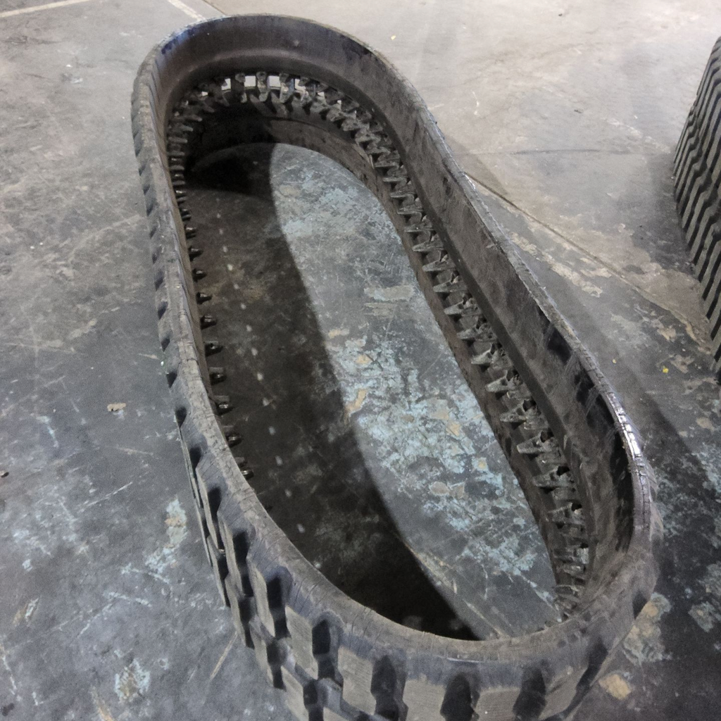 Unknown Track 333P John Deer Rubber Track, 450x58x86, 18x58, 95%