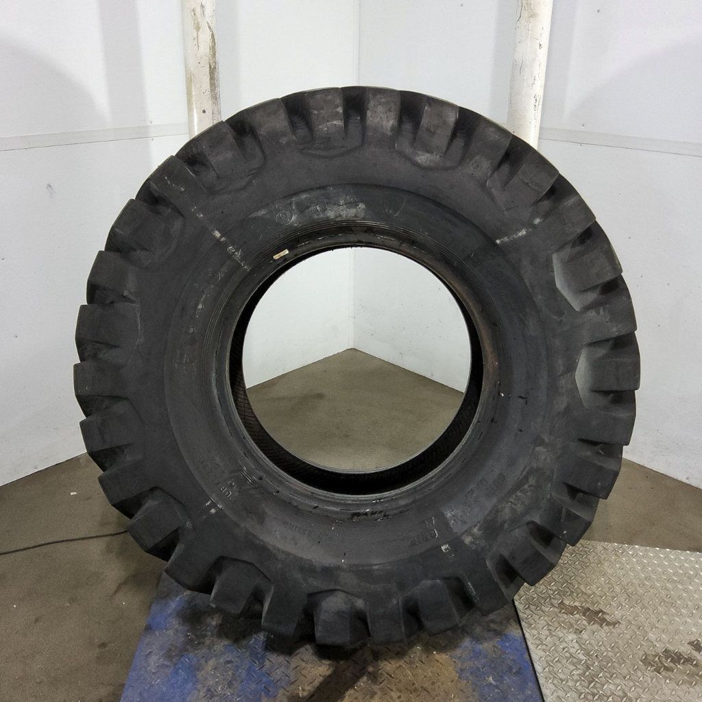 17.5-25 Firestone Super Rock Grip Deep Tread L-3 F (12 Ply), 99%