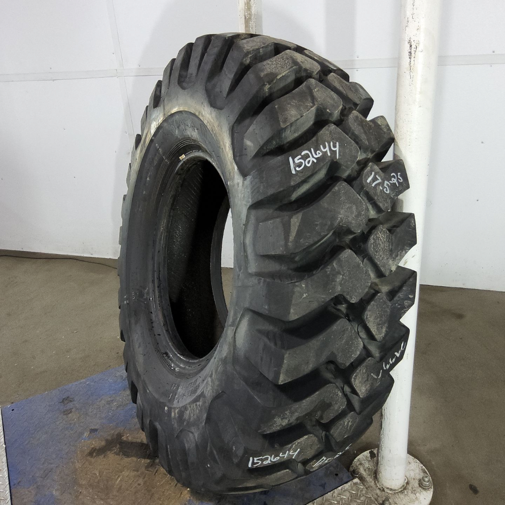 17.5-25 Firestone Super Rock Grip Deep Tread L-3 F (12 Ply), 99%