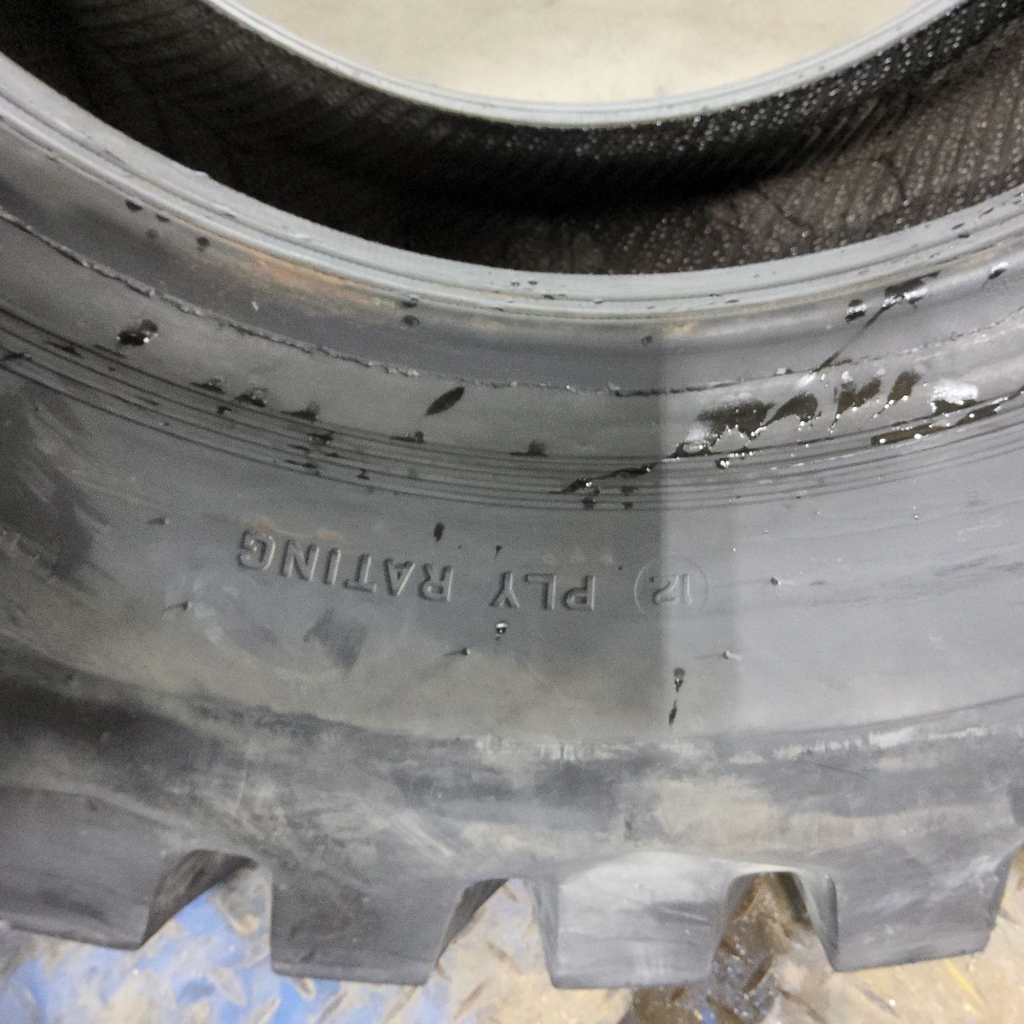 17.5-25 Firestone Super Rock Grip Deep Tread L-3 F (12 Ply), 99%