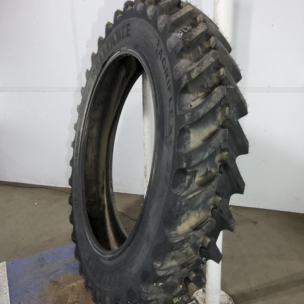 VF320/105R46 Alliance 354 Agriflex+  R-1W 172D 99%