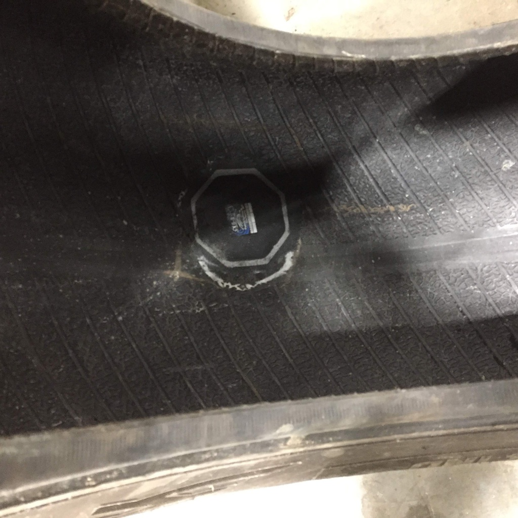 19.5/L-24 Camso BHL 532 R-4 151 A8, F (12 Ply) 75%