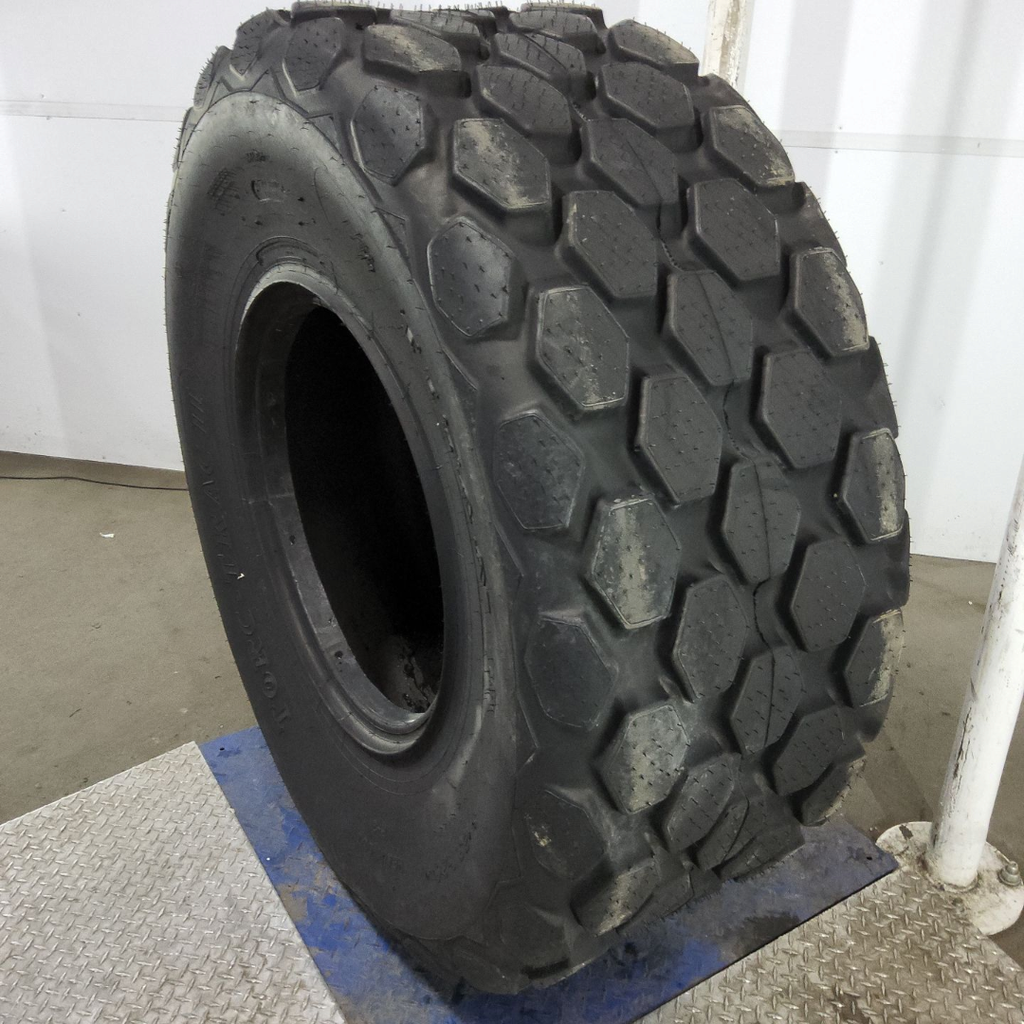 23.1-26 Titan Farm Torc Trac II R-3 H (16 Ply), 99%