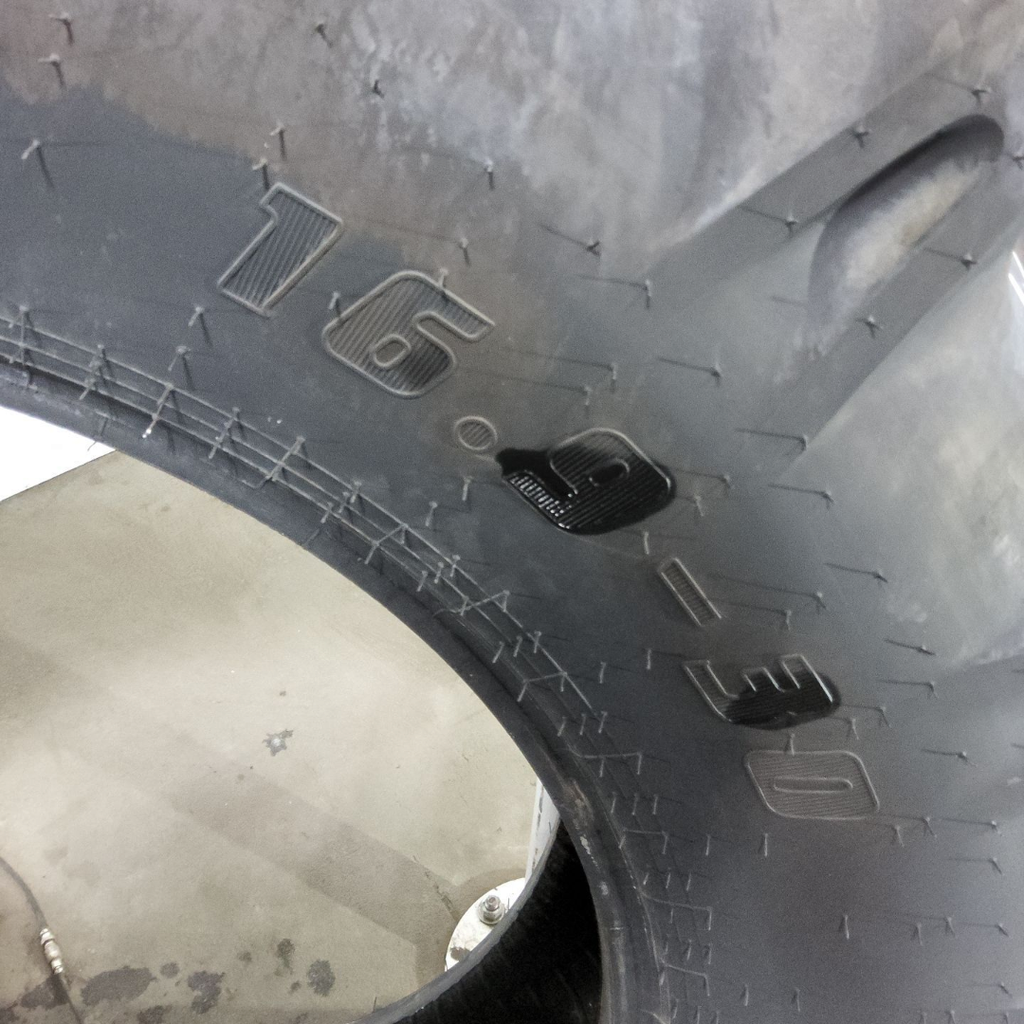 16.9-30 Galaxy 324 R-1 C (6 Ply), 99%