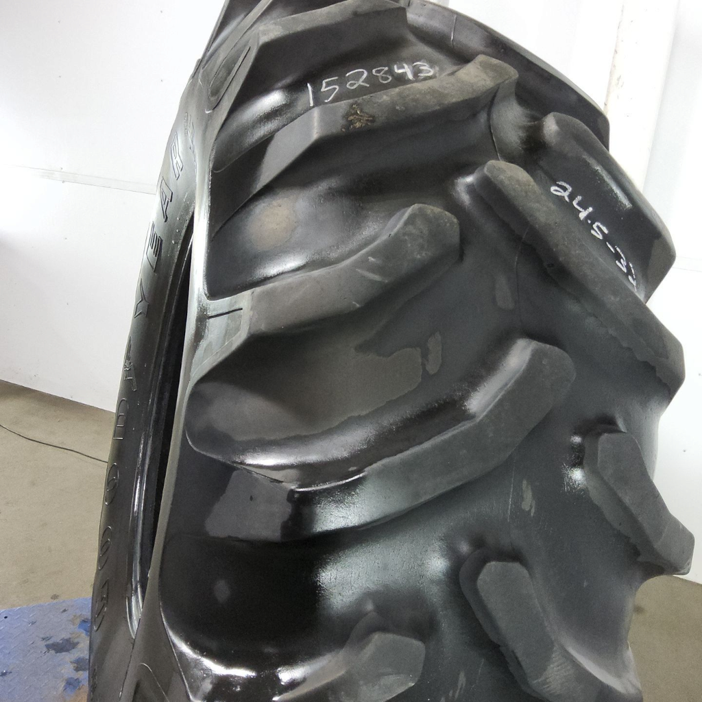 24.5-32 Goodyear Farm Dyna Torque II R-1 F (12 Ply), 75%