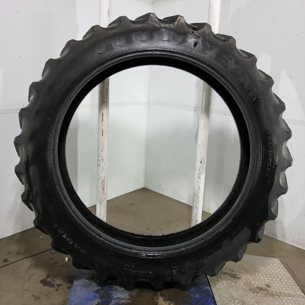 320/105R54 Goodyear Farm DT800 Super Traction R-1W 163A8 65%