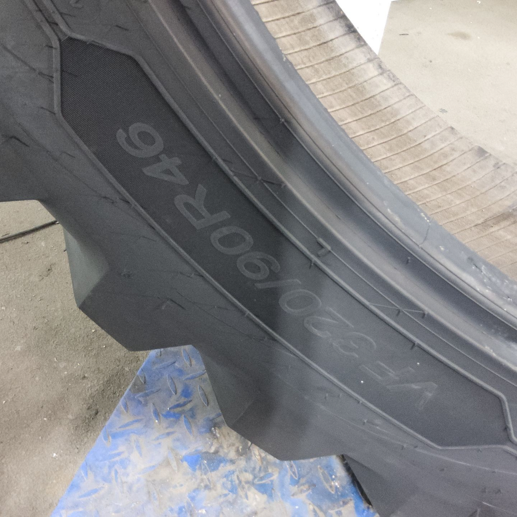 VF320/90R46 Michelin Spraybib R-1S 165D 99%