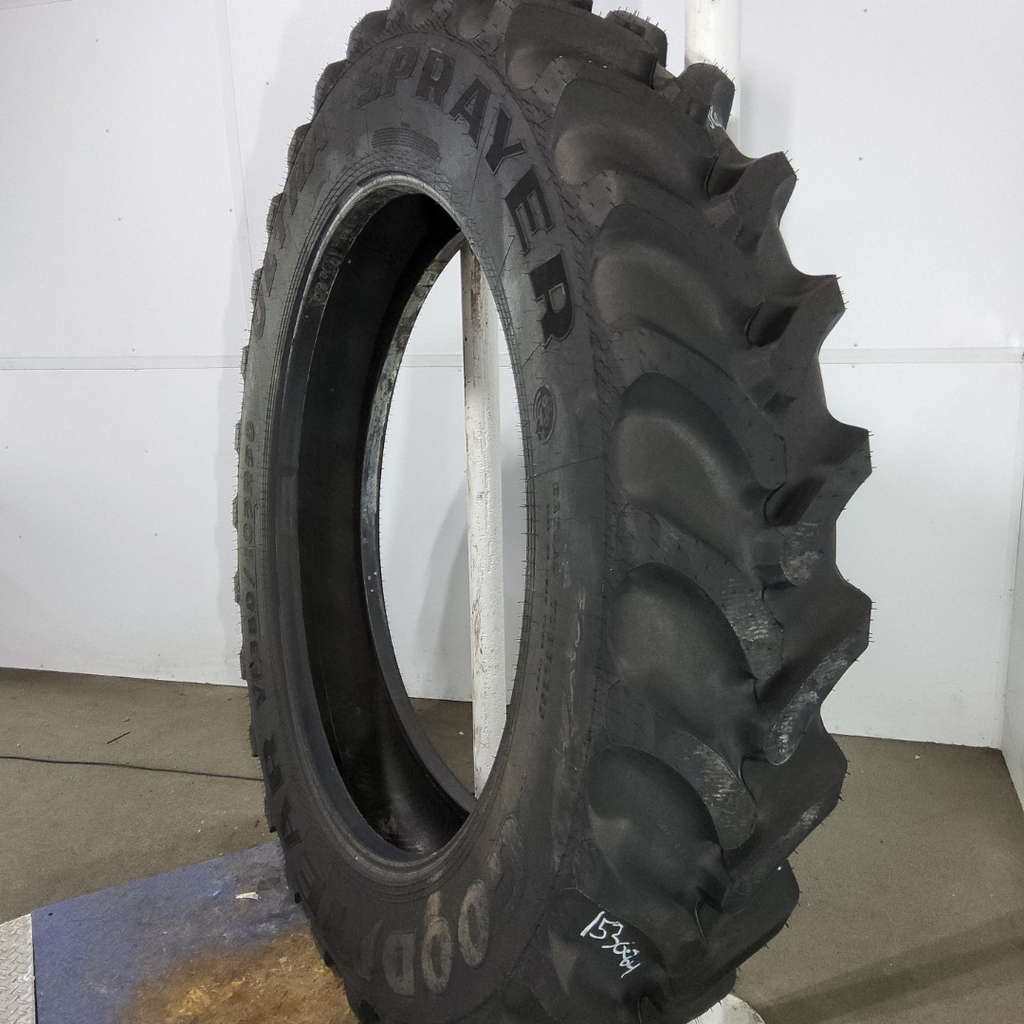VF380/105R50 Goodyear Farm Ultra Sprayer R-1 179D 99%