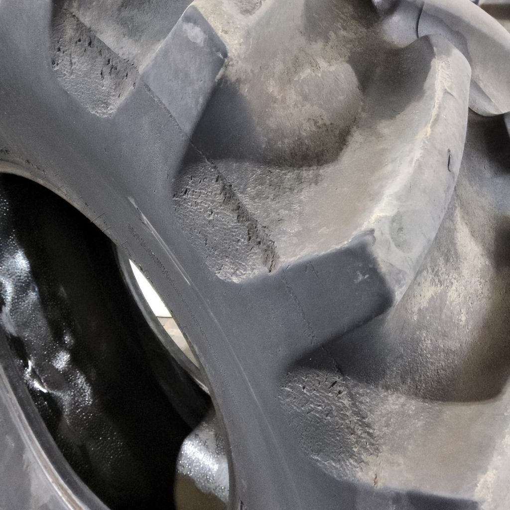 24.5-32 Firestone Super All Traction 23 R-1 F (12 Ply), 80%