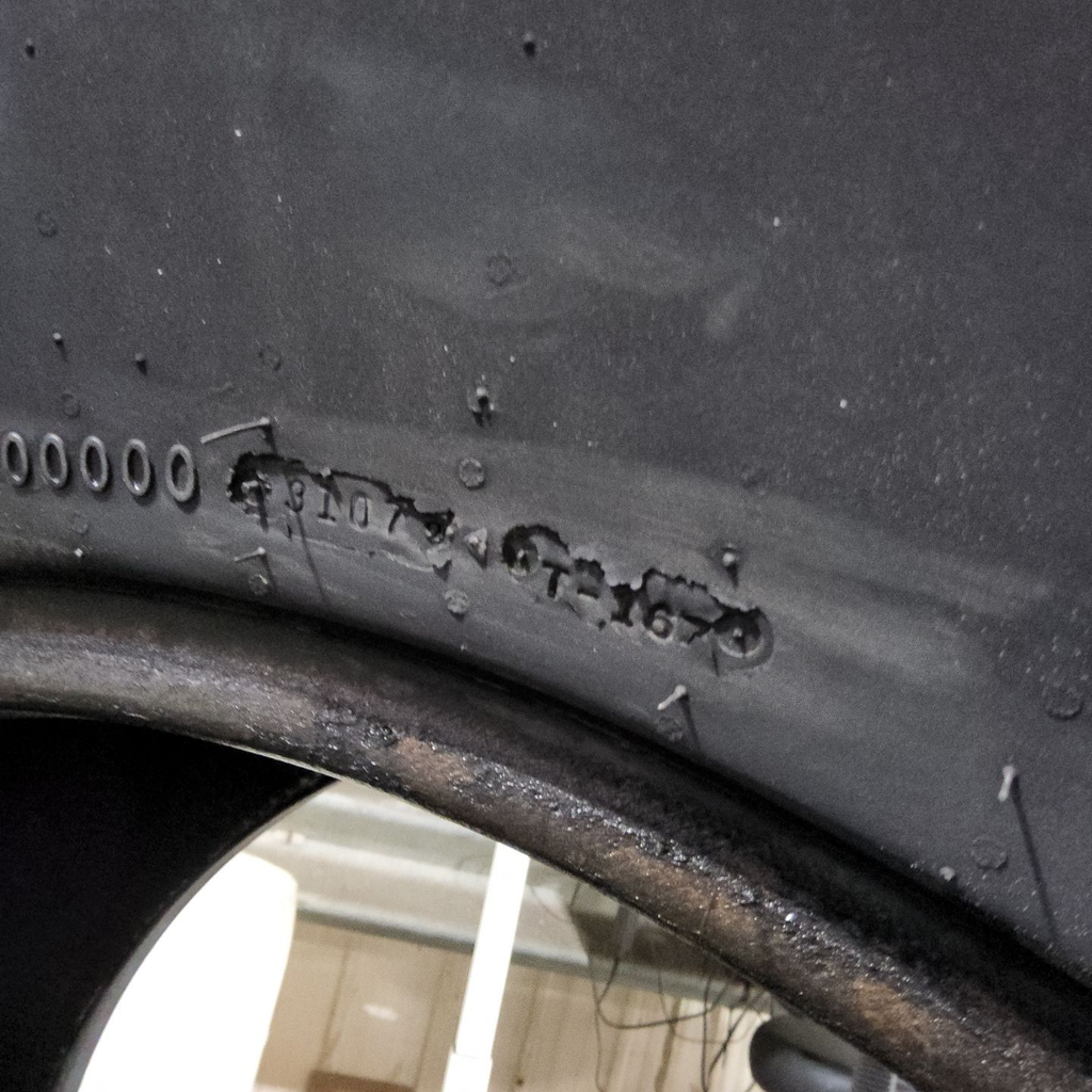 24.5-32 Firestone Super All Traction 23 R-1 F (12 Ply), 80%
